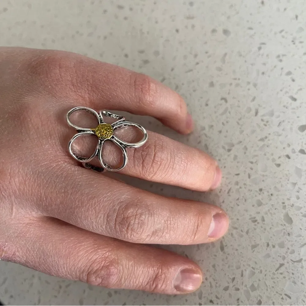 Vintage Bohemian Style Hollow Flower Open Adjustable Size Ring - Picture 2 of 8